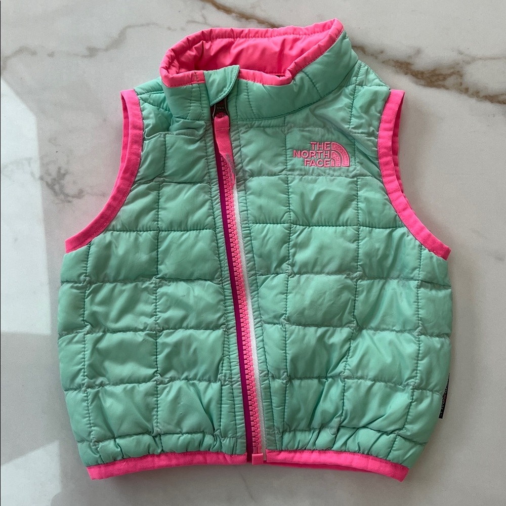 The North Face Infant Girls Thermoball Eco Vest pink/ mint green
